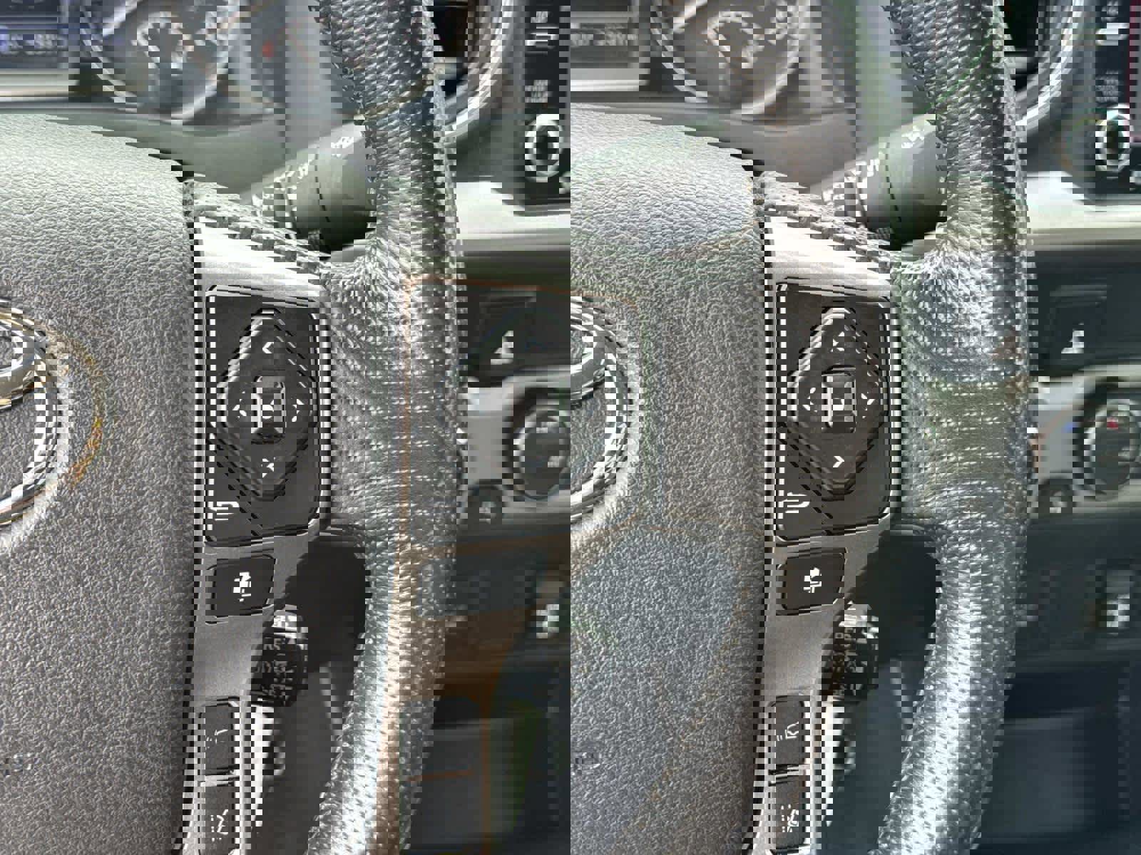 Used 2022 Toyota Tacoma SR5 w/ Technology Package image 28