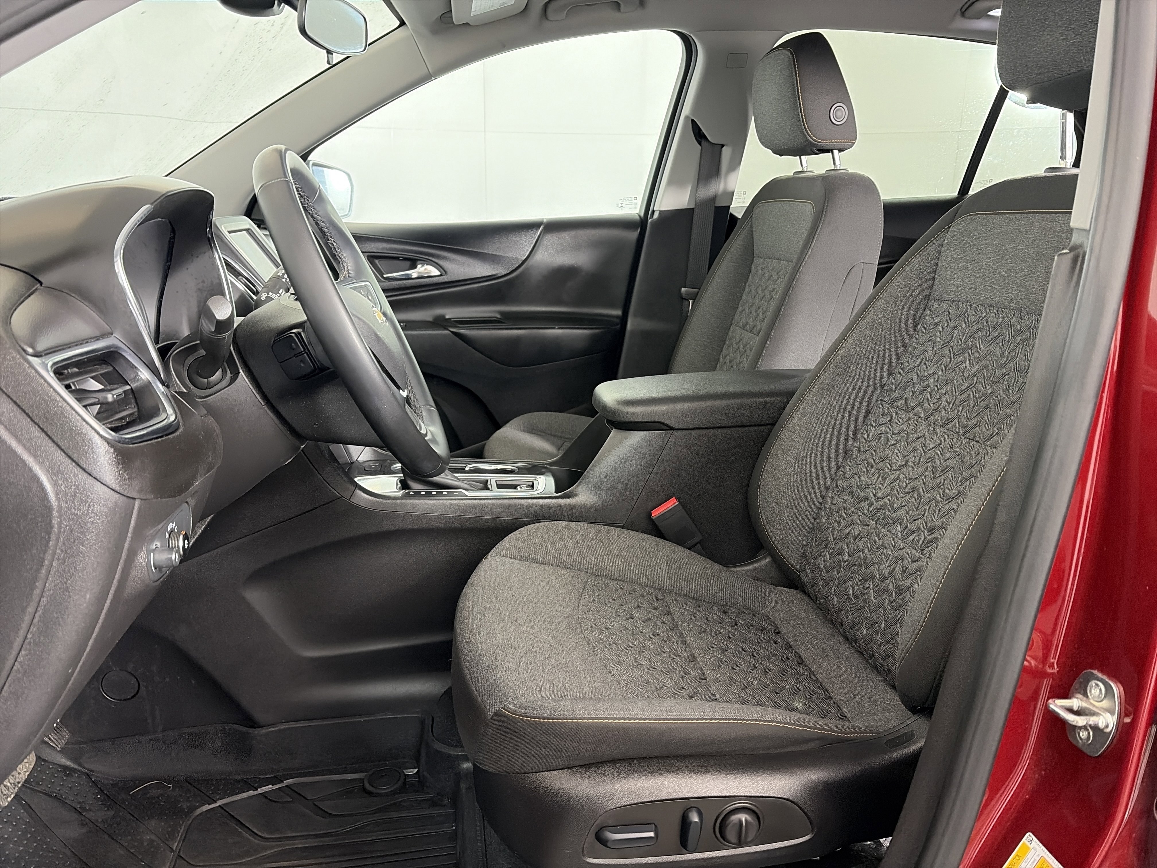 Used 2023 Chevrolet Equinox LT image 6