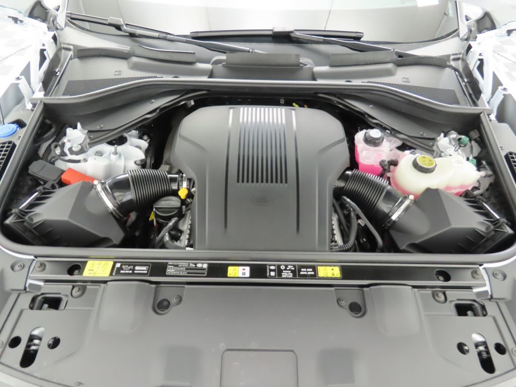 New 2025 Land Rover Range Rover Long Wheelbase SE image 29