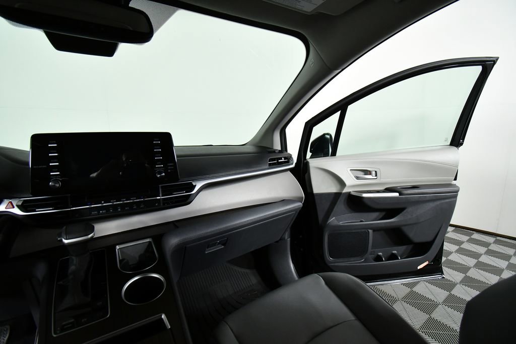 Used 2023 Toyota Sienna XLE image 20