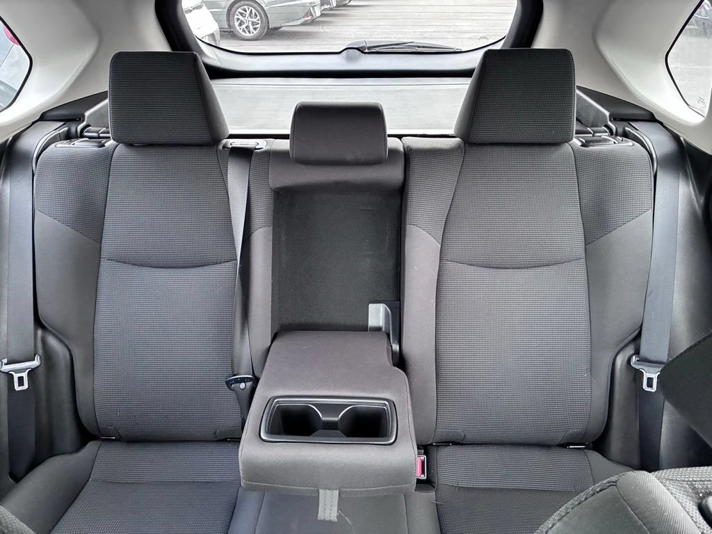 Used 2021 Toyota RAV4 LE AWD/4WD image 19