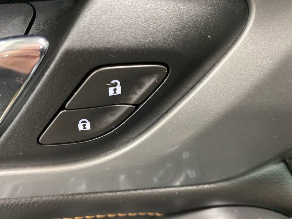 Used 2021 Chevrolet Traverse LT image 32