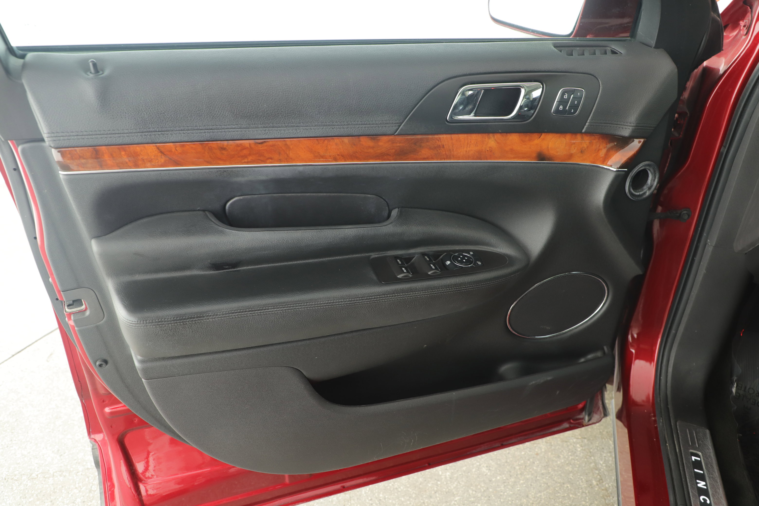 Used 2016 Lincoln MKT AWD w/ Equipment Group 201A image 5