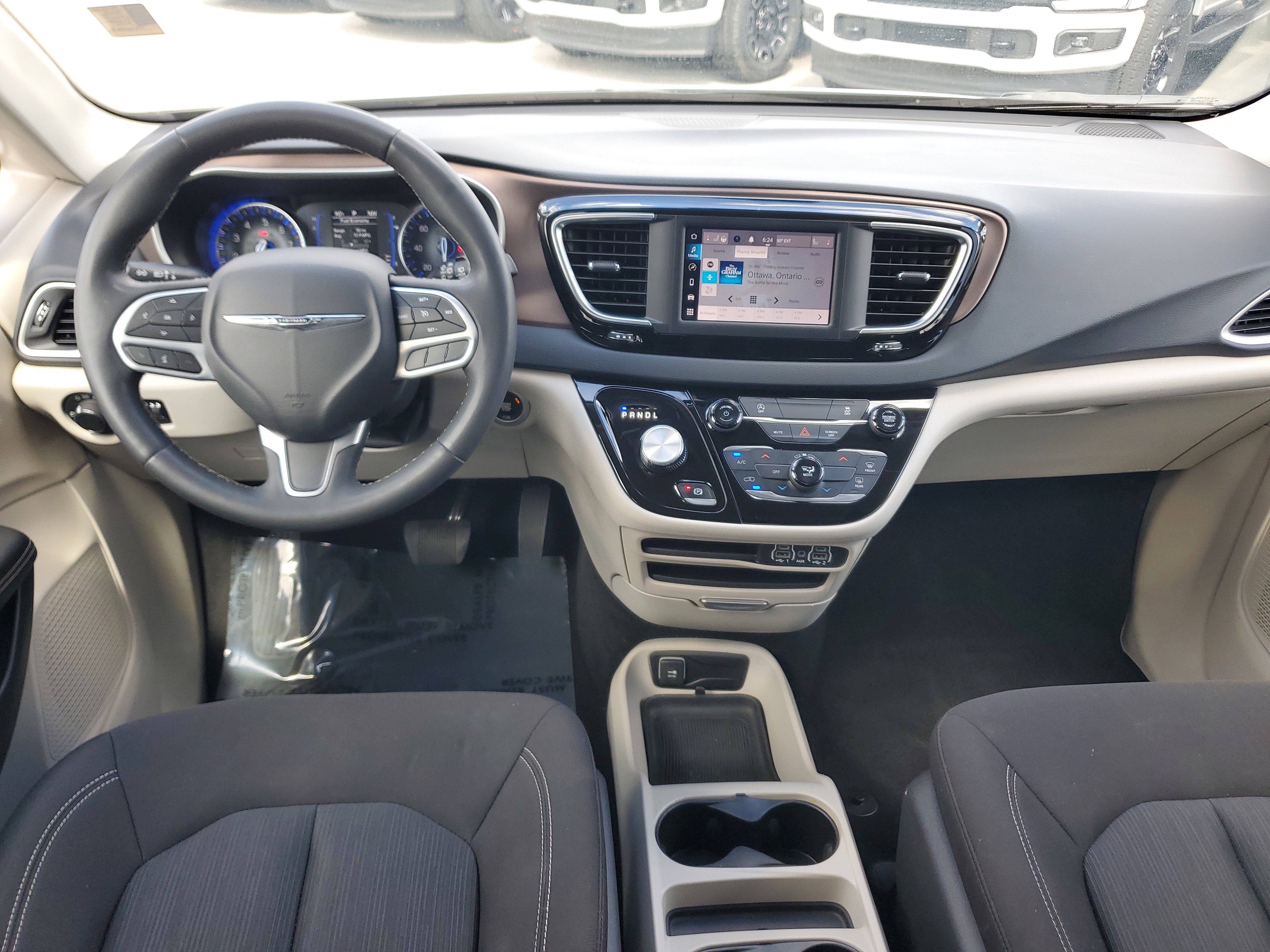 Used 2023 Chrysler Voyager LX image 18