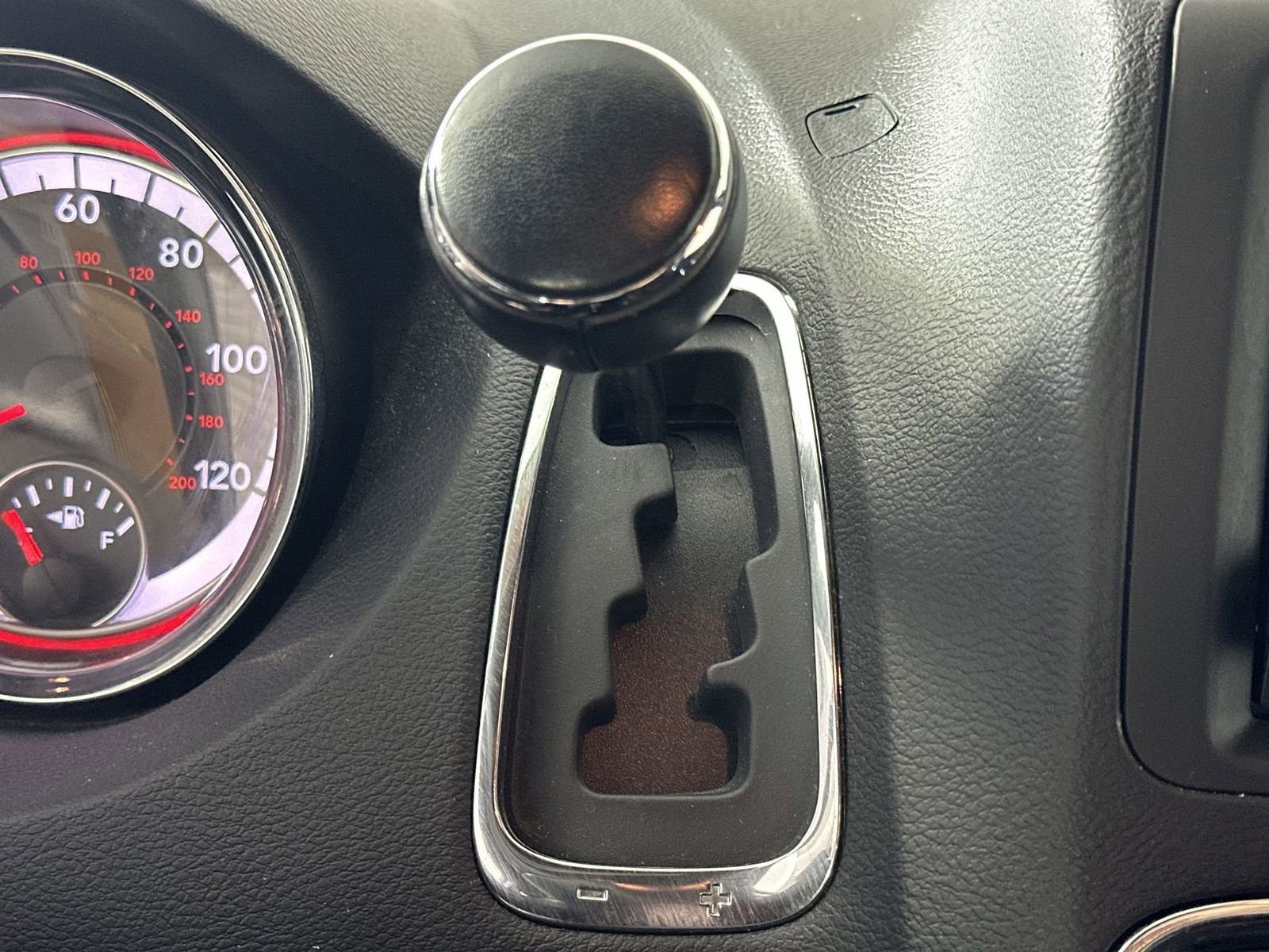 Used 2020 Dodge Grand Caravan SE image 24