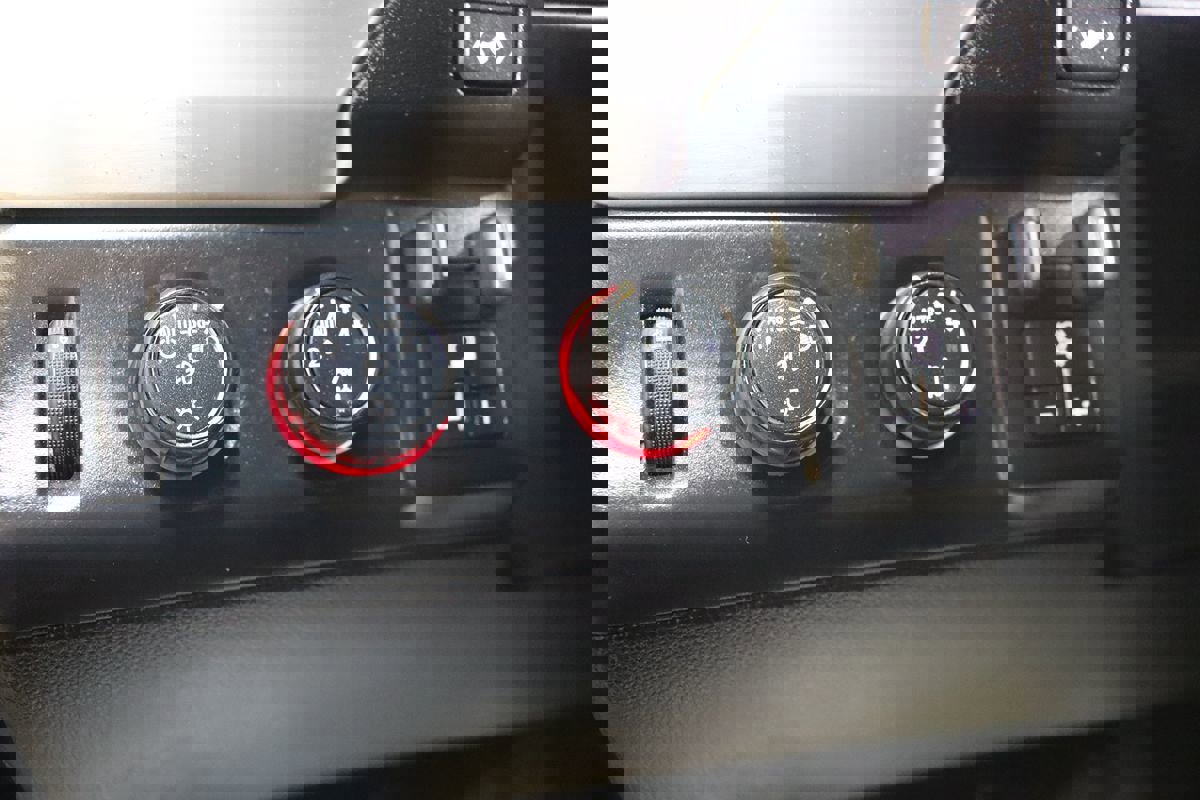 Used 2015 GMC Yukon SLT w/ HD Trailering Package image 43