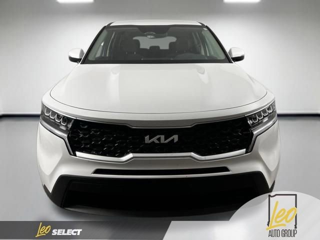 Used 2023 Kia Sorento LX image 2