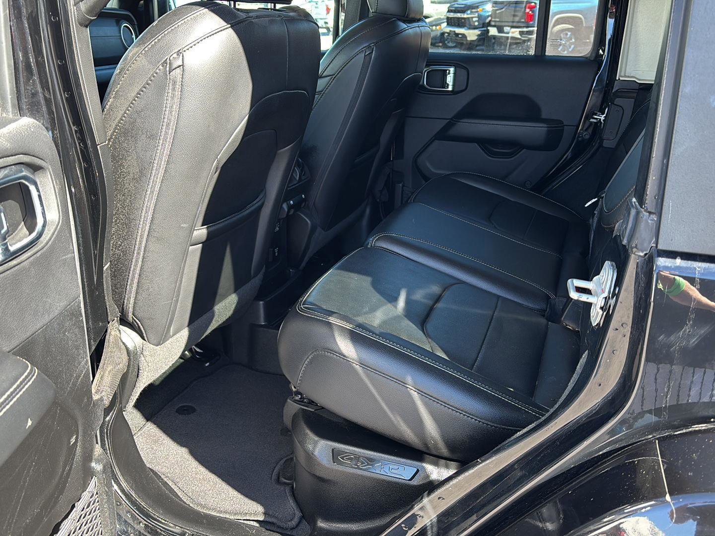 Used 2023 Jeep Wrangler Sahara image 17