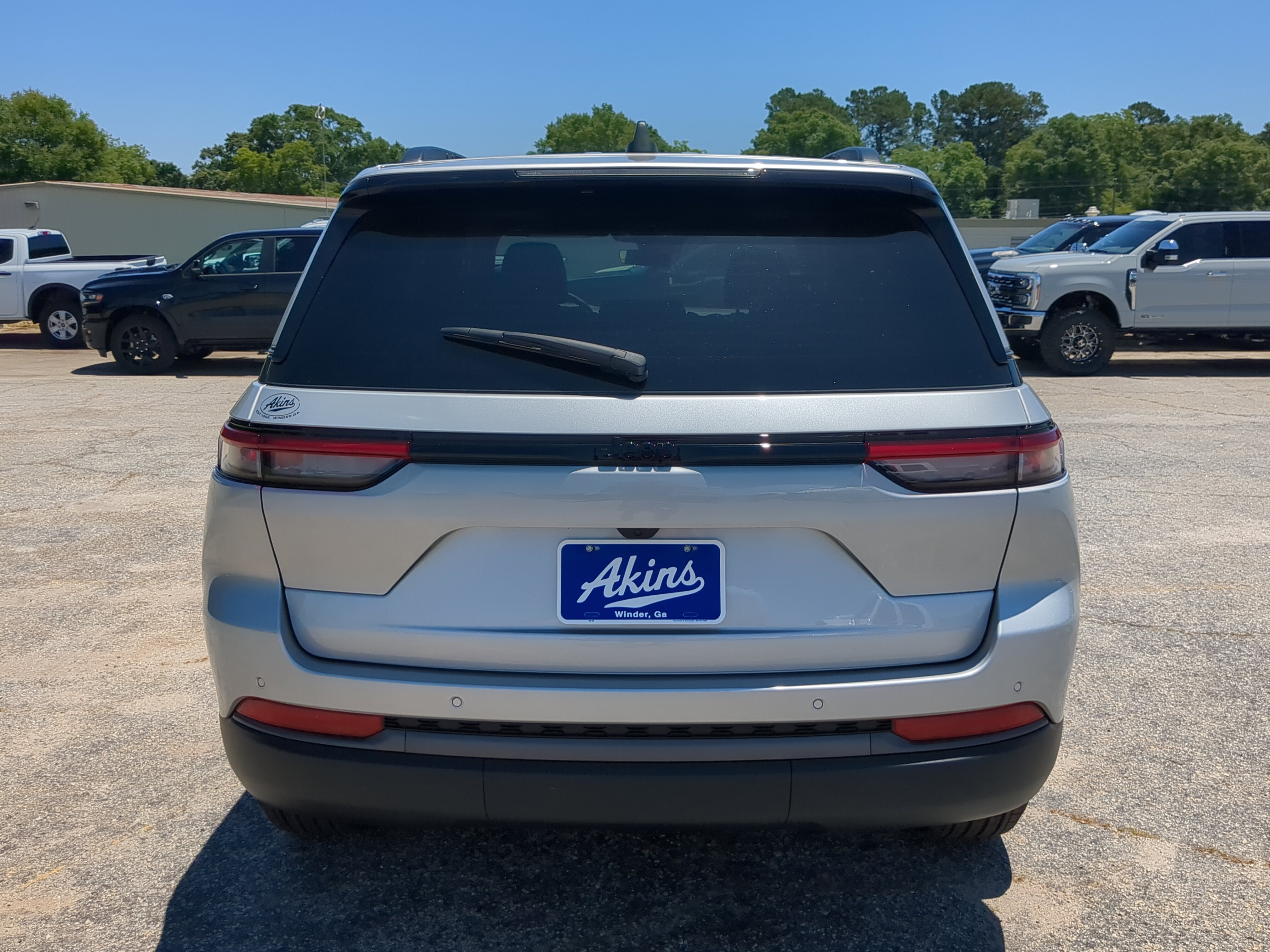 New 2026 Jeep Grand Cherokee Altitude RWD image 4