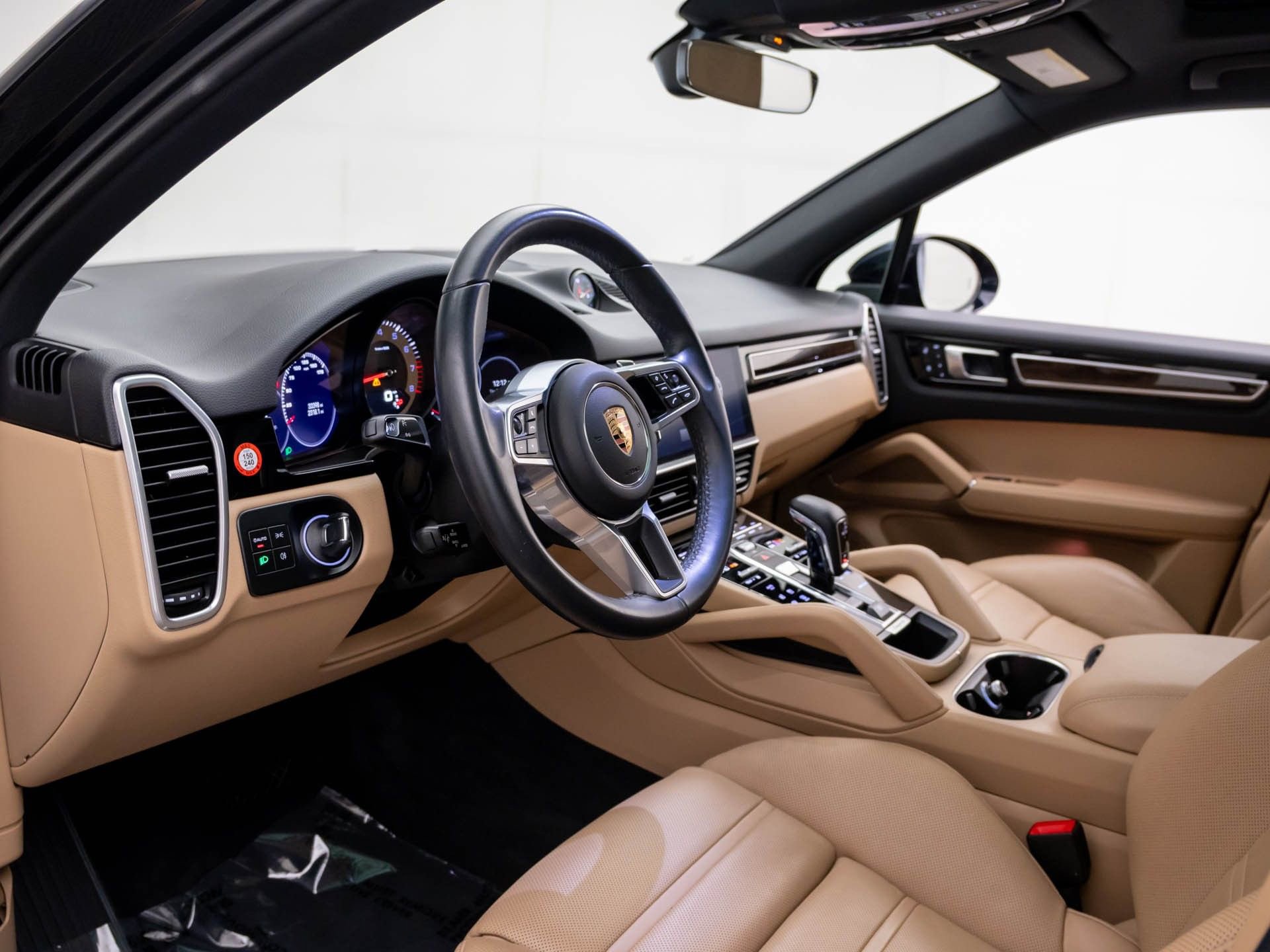 Certified 2023 Porsche Cayenne image 4