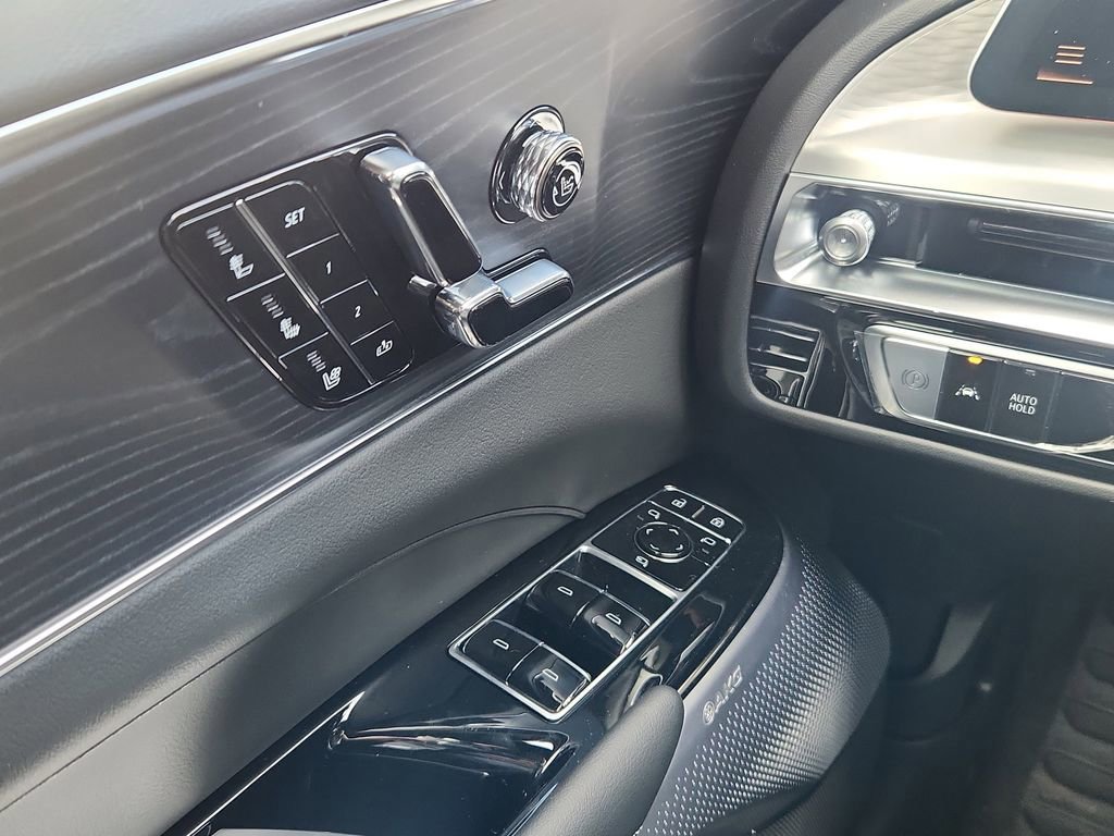 New 2026 Cadillac Lyriq Premium Luxury image 16