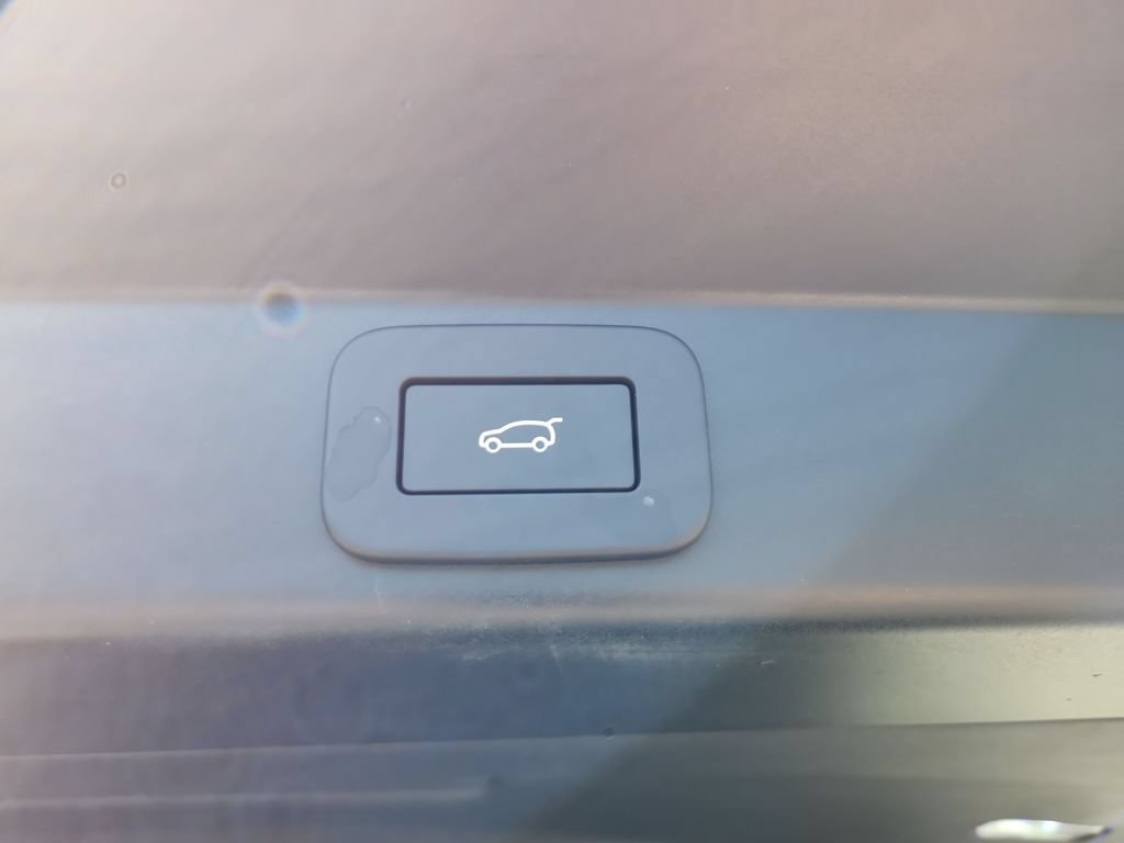Used 2026 Land Rover Range Rover Sport SE AWD/4WD image 14