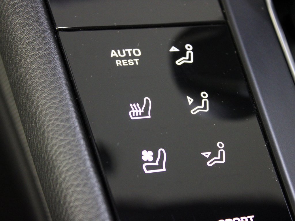 Used 2025 Porsche Macan image 29