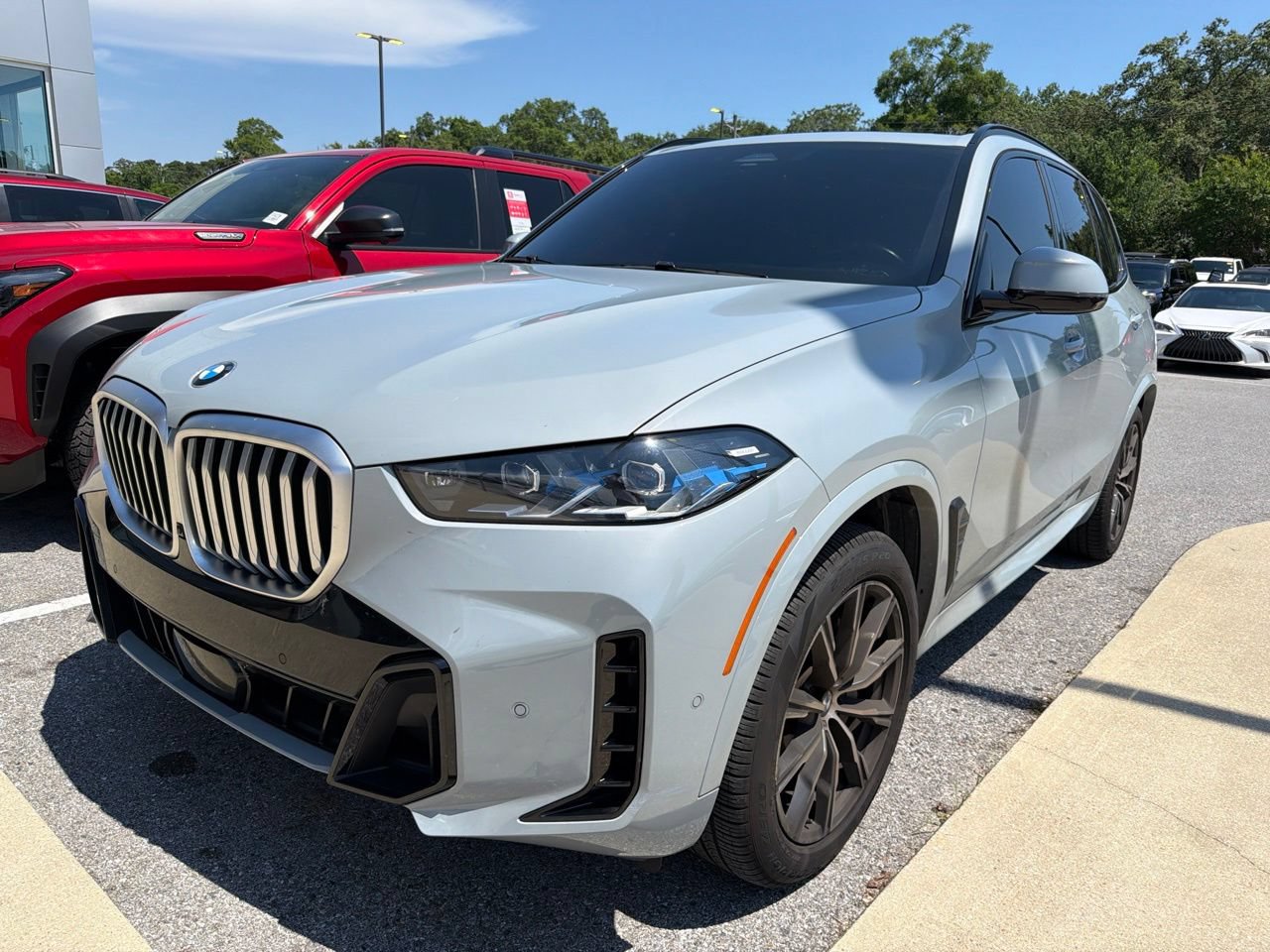 Used 2024 BMW X5 sDrive40i w/ M Sport Package RWD image 1
