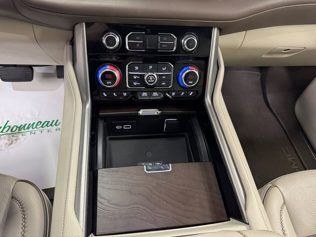 Used 2021 GMC Yukon Denali w/ Denali Premium Package image 15