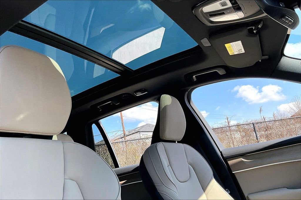 New 2026 Volvo XC90 T8 Core w/ Protection Package Premier image 35