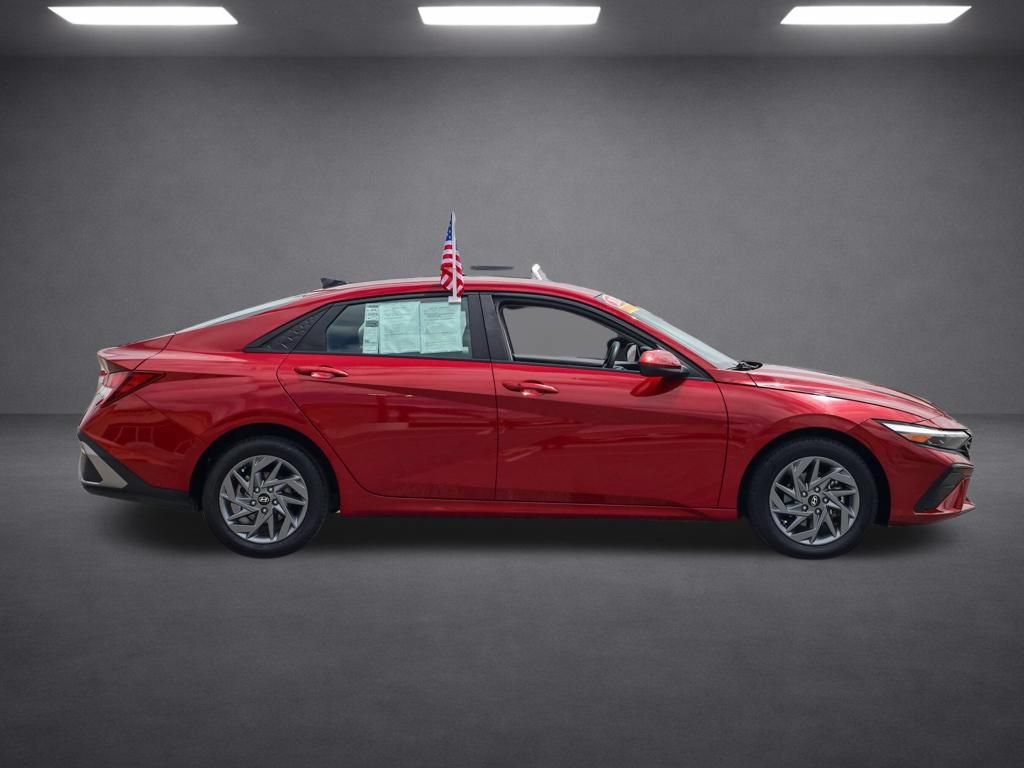 Used 2024 Hyundai Elantra SEL FWD image 3