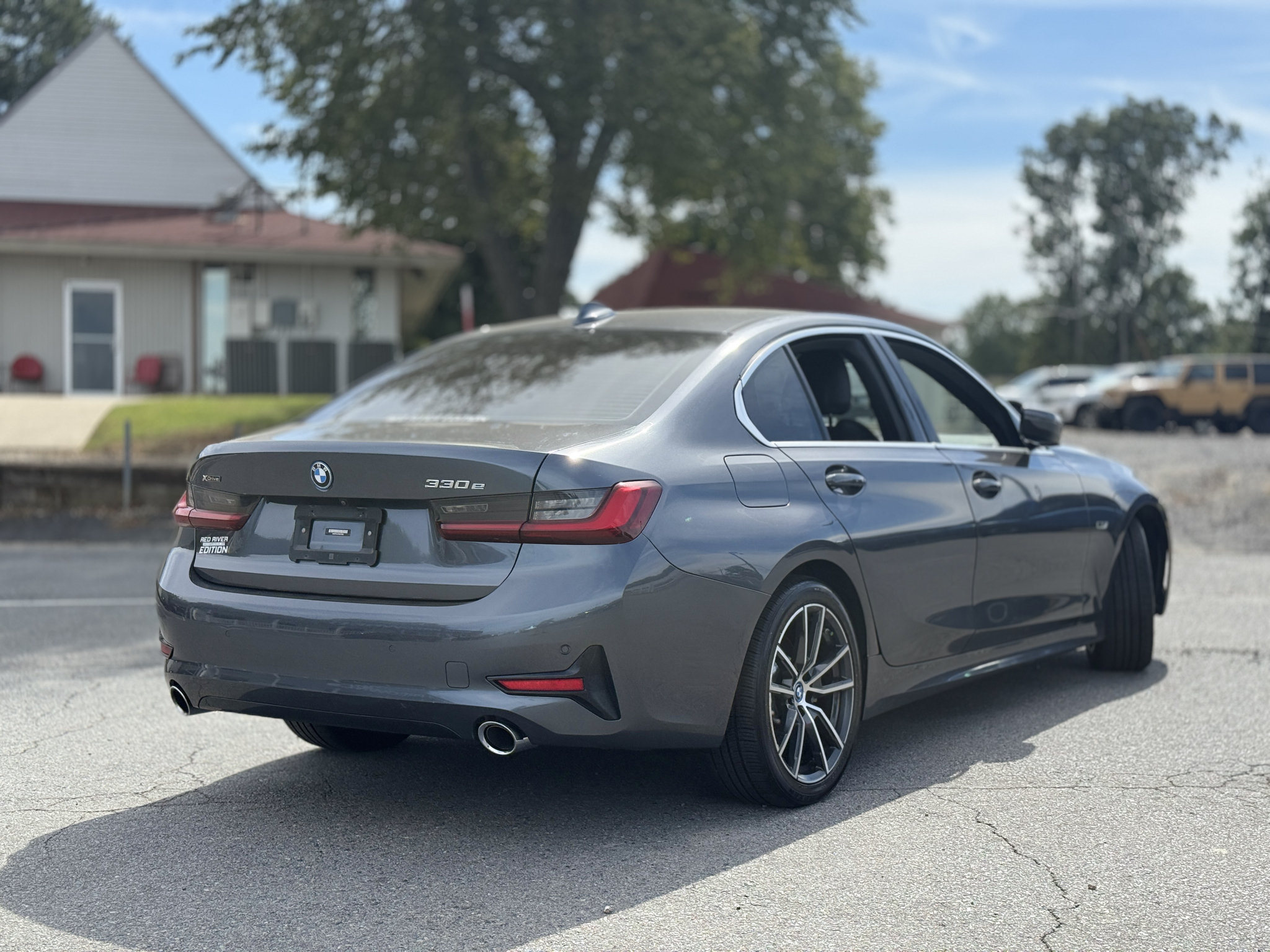 Used 2022 BMW 330e xDrive w/ Driving Assistance Package AWD/4WD image 26