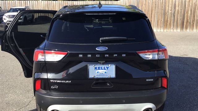 Certified 2022 Ford Escape Titanium image 9