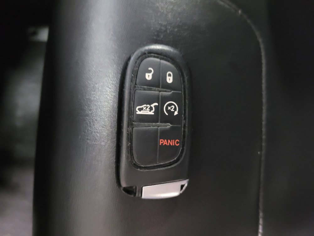 Used 2019 Jeep Cherokee Latitude Plus w/ Comfort/Convenience Group image 32