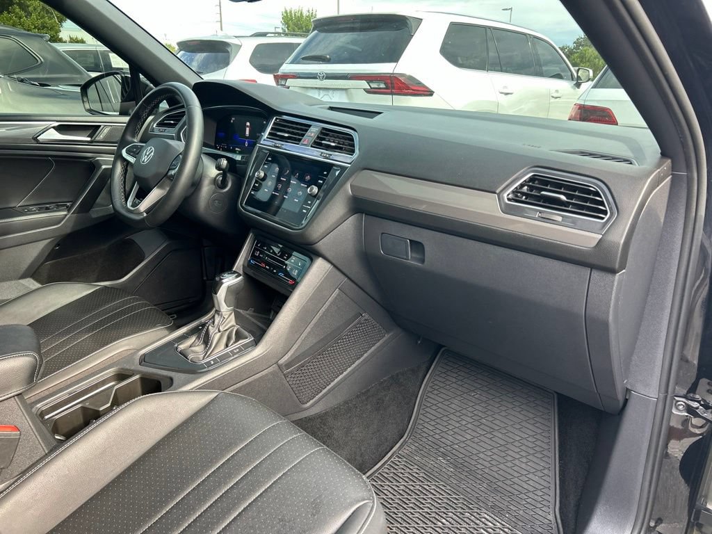 Certified 2023 Volkswagen Tiguan SE R-Line FWD image 44