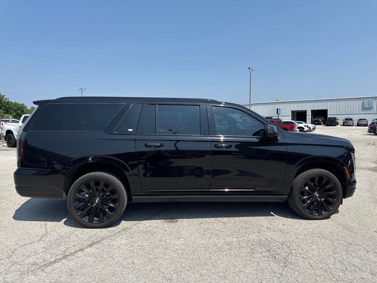Used 2025 Cadillac Escalade ESV Sport Platinum w/ LPO, ONYX Package AWD/4WD image 5
