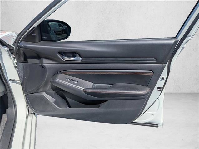 Used 2021 Nissan Altima 2.5 SR FWD image 25