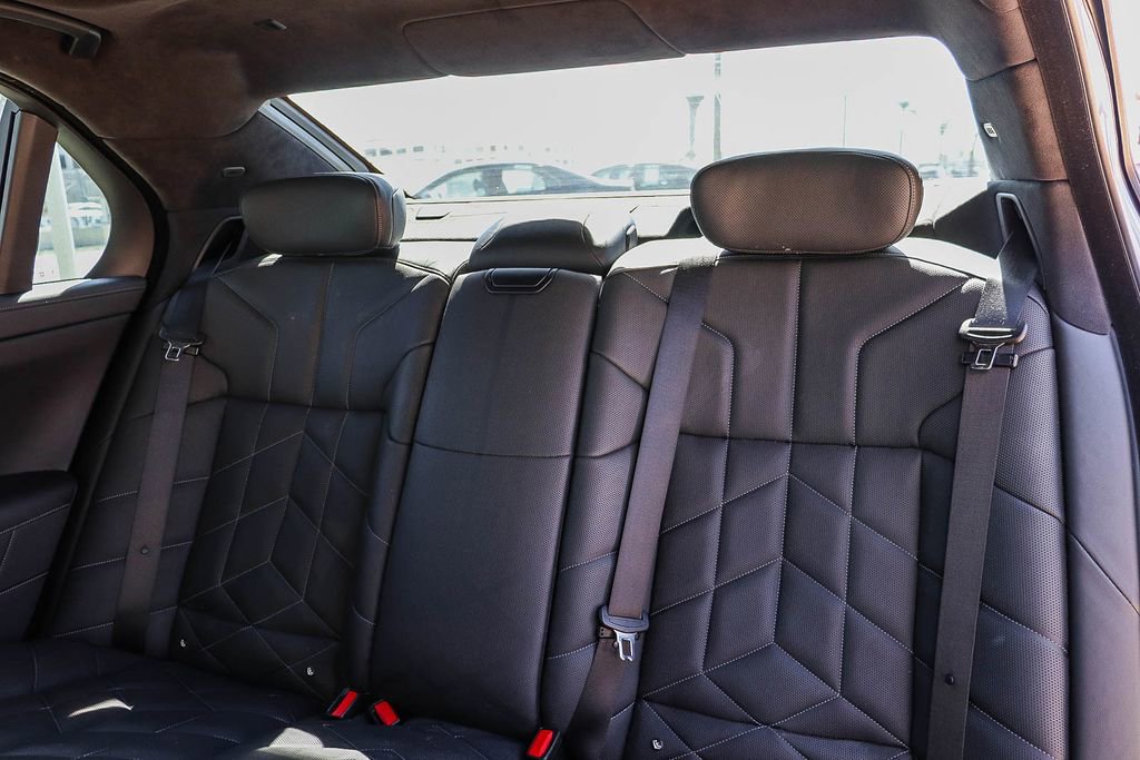 Used 2024 BMW 760i xDrive w/ Executive Package image 18