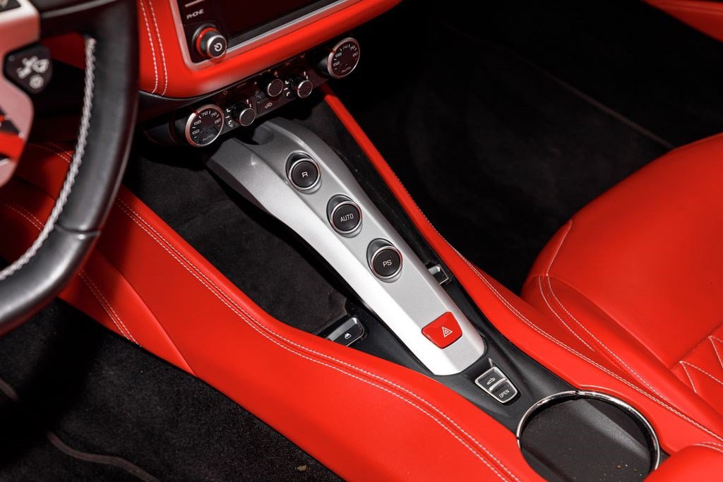 Used 2017 Ferrari California T RWD image 28