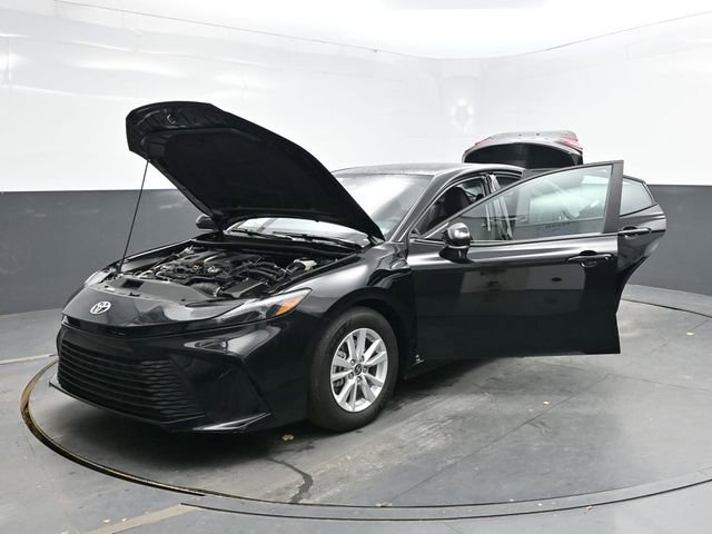 Used 2025 Toyota Camry LE image 42