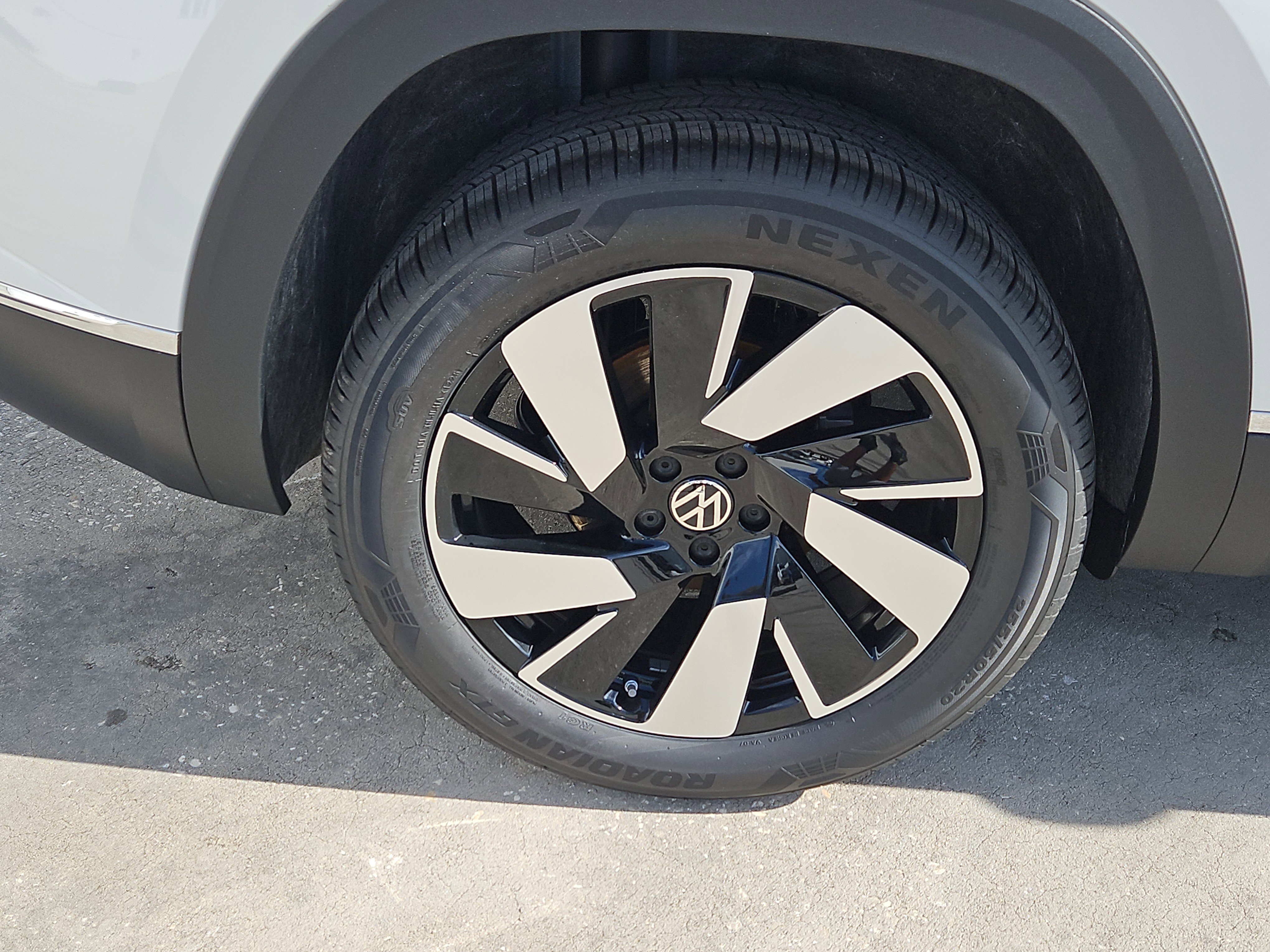 New 2026 Volkswagen Atlas Cross Sport SEL image 5