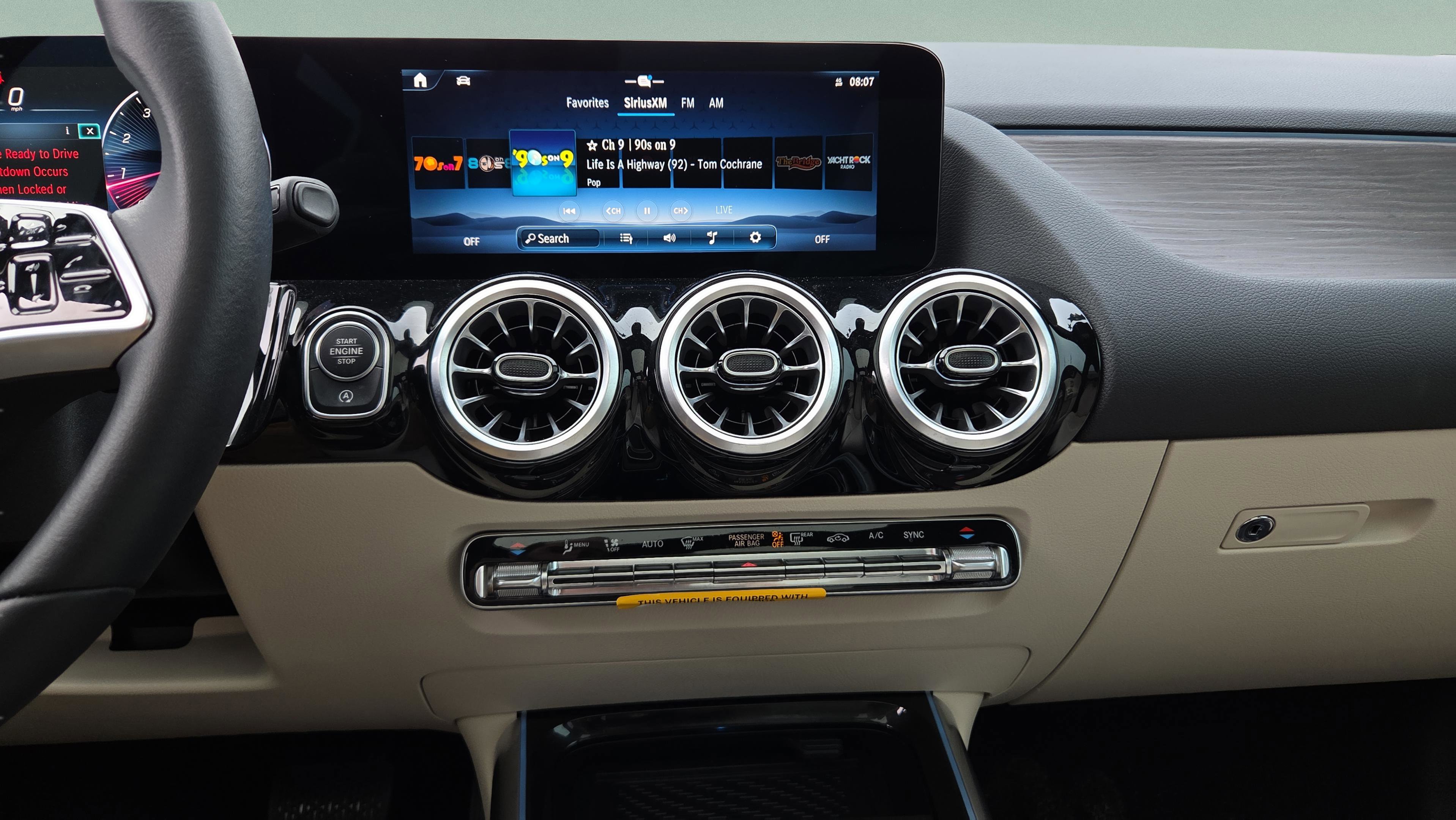 Used 2025 Mercedes-Benz GLA 250 image 21