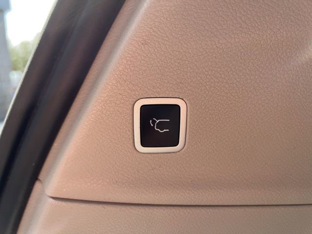 Used 2024 Chrysler Pacifica Touring-L image 12
