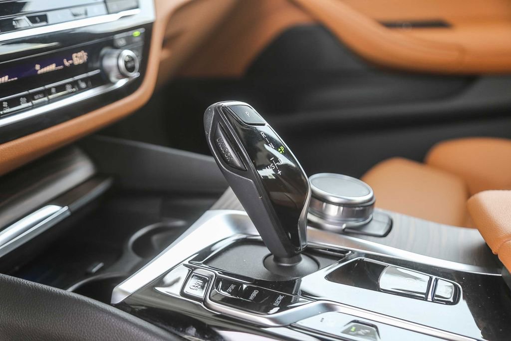 Certified 2023 BMW 530e w/ Convenience Package RWD image 19