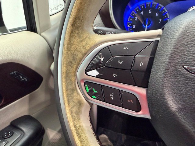 Used 2019 Chrysler Pacifica Limited FWD image 16