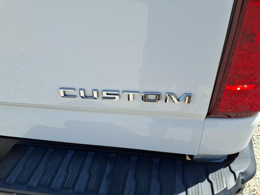 Used 2023 Chevrolet Silverado 2500 Custom w/ Custom Convenience Package AWD/4WD image 11