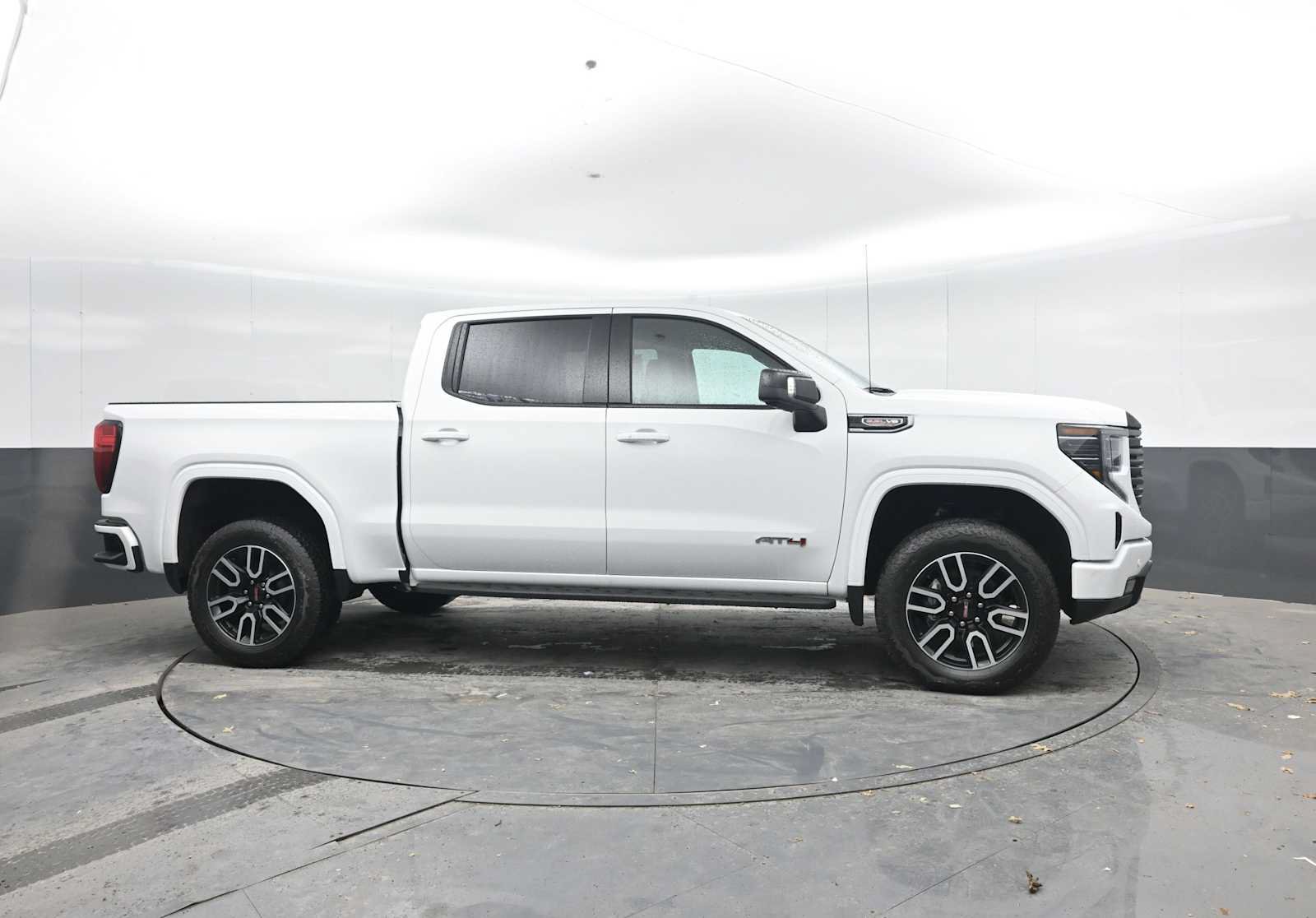 New 2026 GMC Sierra 1500 AT4 w/ AT4 Premium Package AWD/4WD image 9