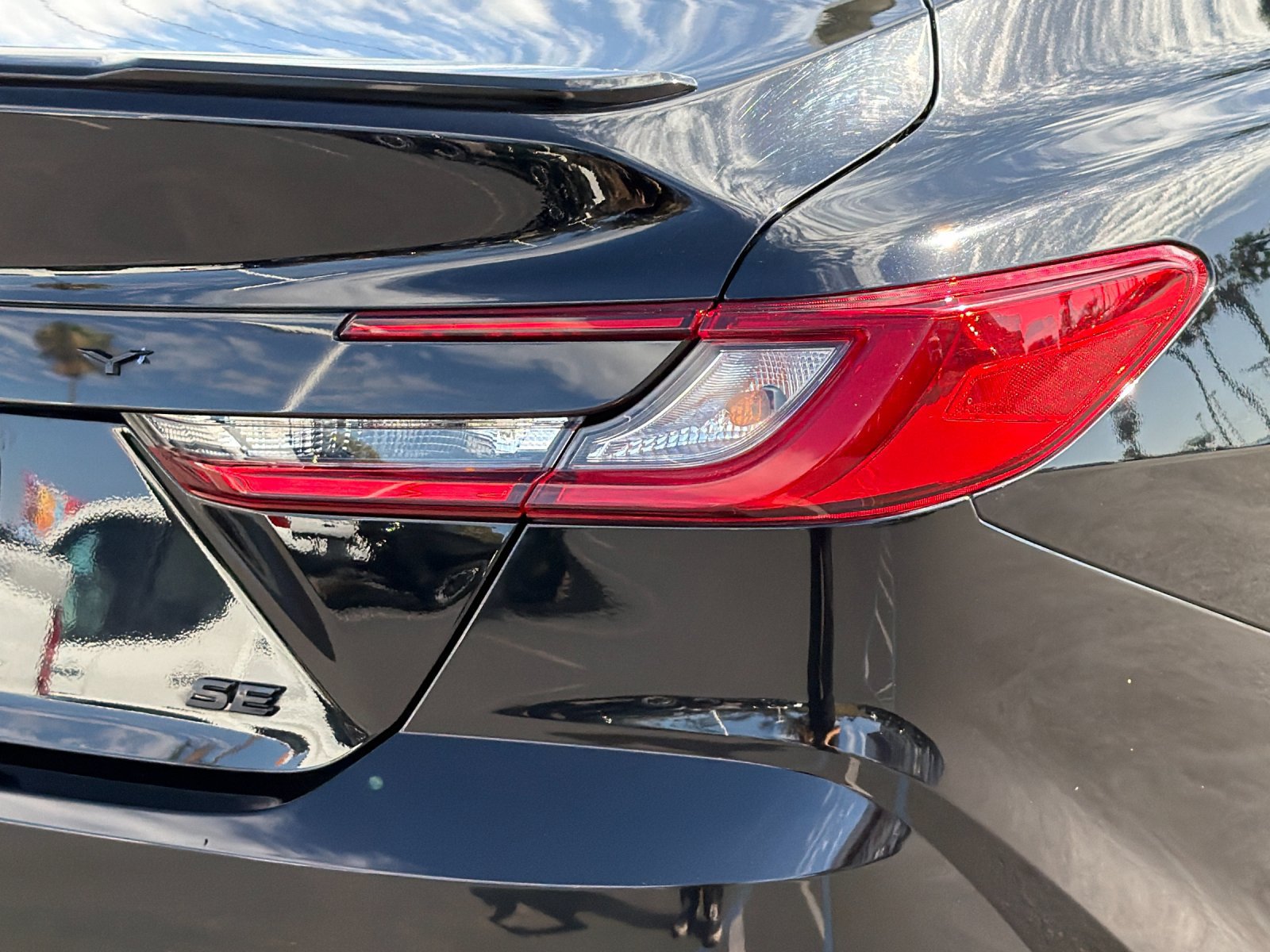 Used 2025 Toyota Camry SE w/ Convenience Package FWD image 23