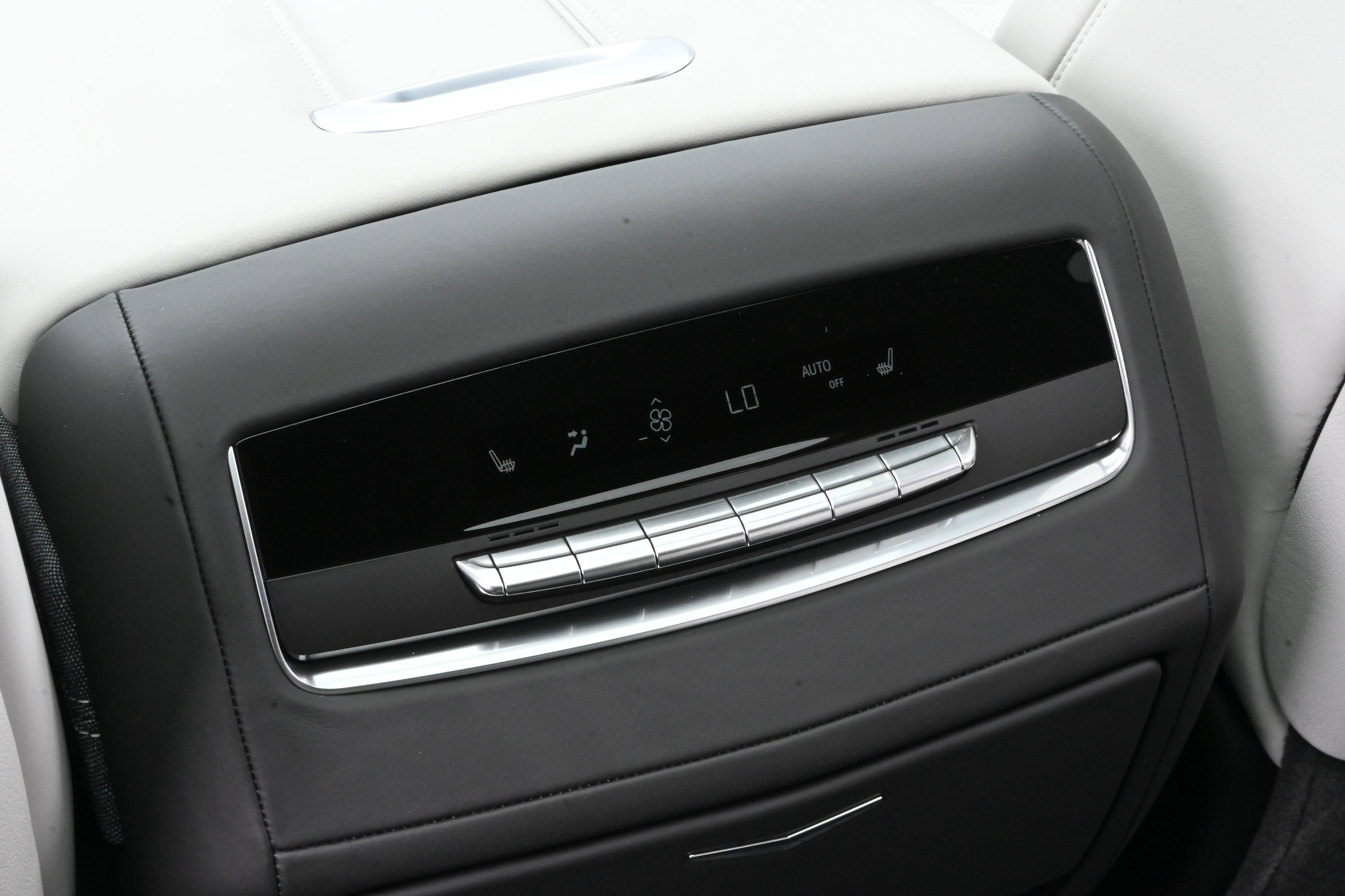 Used 2026 Cadillac Escalade Platinum Sport w/ LPO, ONYX Package AWD/4WD image 33