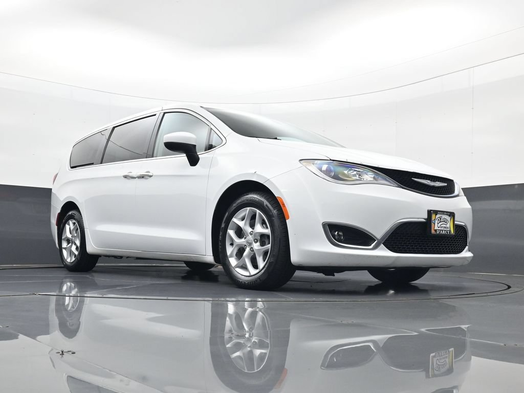 Used 2017 Chrysler Pacifica Touring Plus w/ Tire & Wheel Group FWD image 25