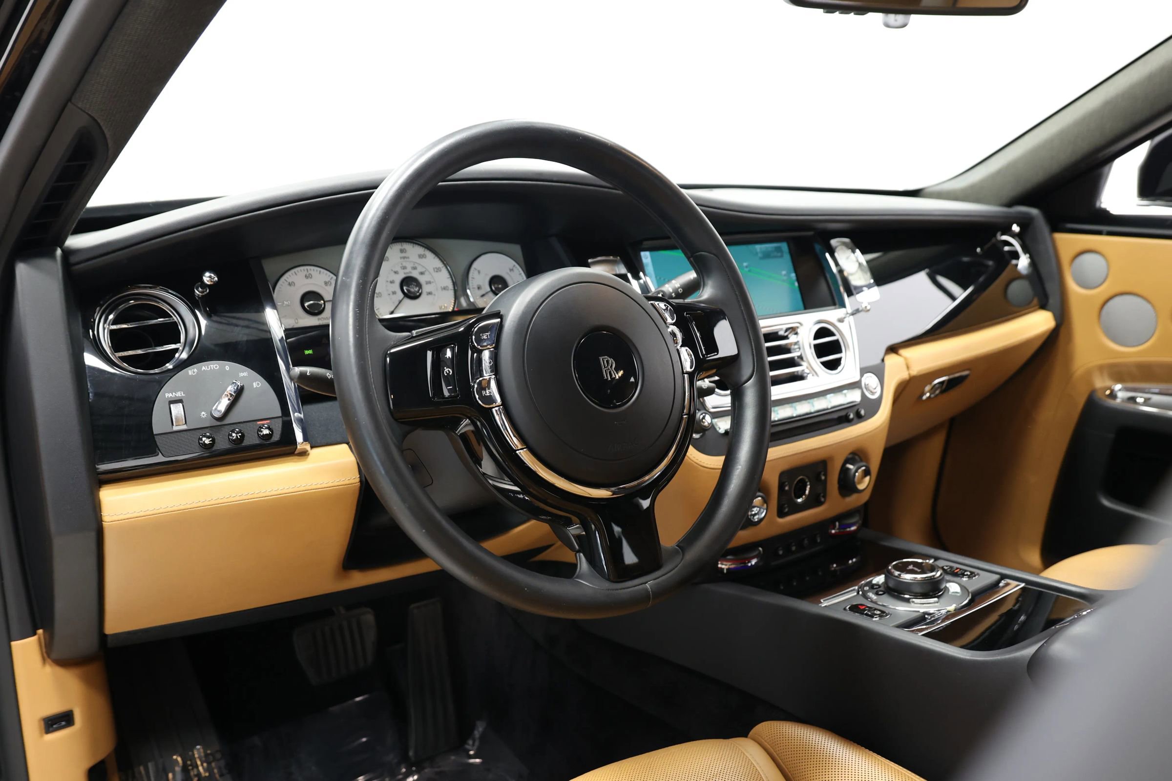 Used 2017 Rolls-Royce Ghost image 2