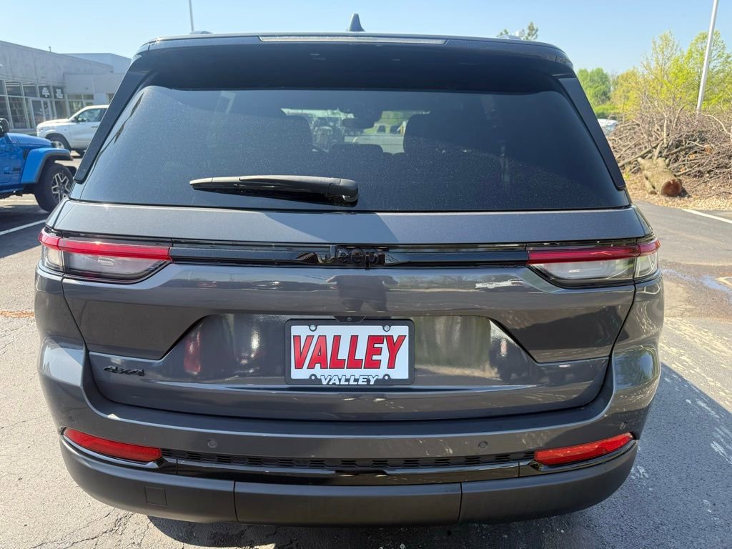 Certified 2024 Jeep Grand Cherokee Altitude AWD/4WD image 6