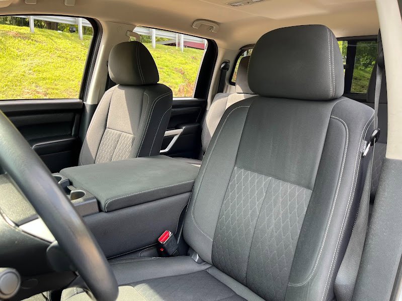 Used 2019 Nissan Titan SV image 9