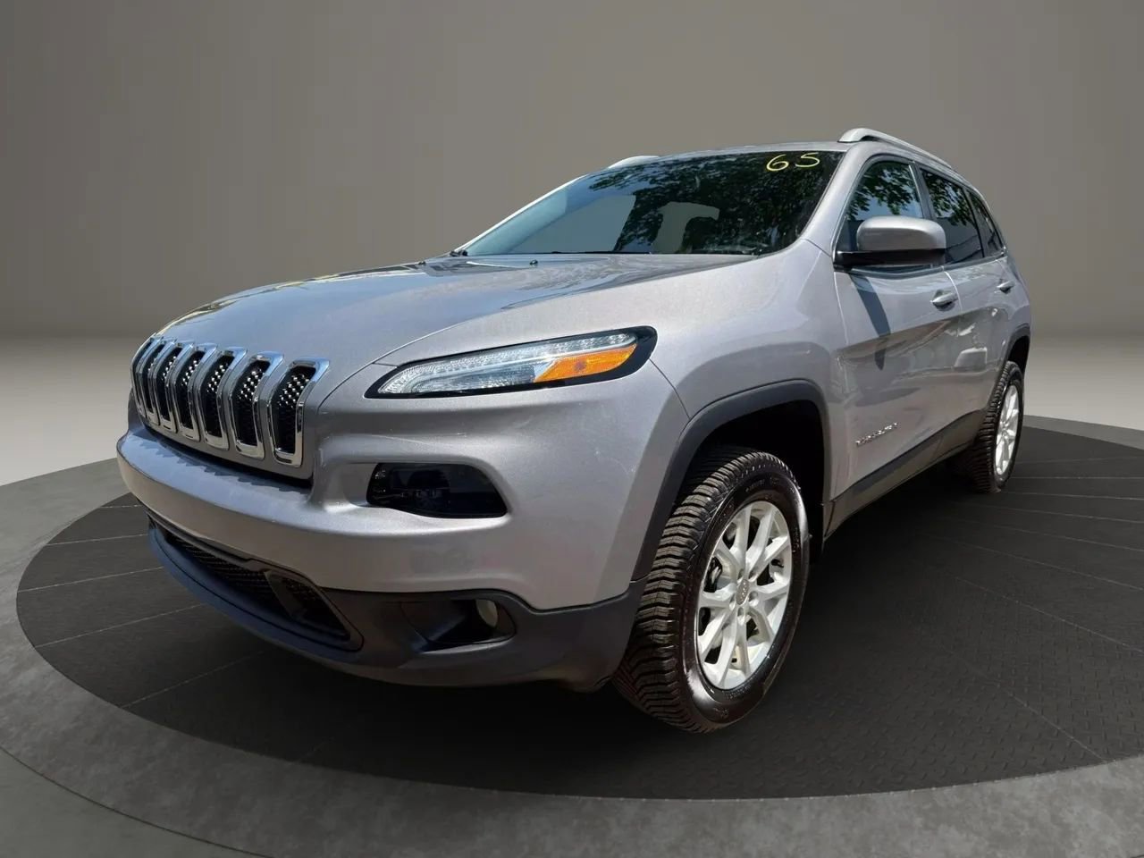 Used 2018 Jeep Cherokee Latitude Plus w/ Comfort/Convenience Group