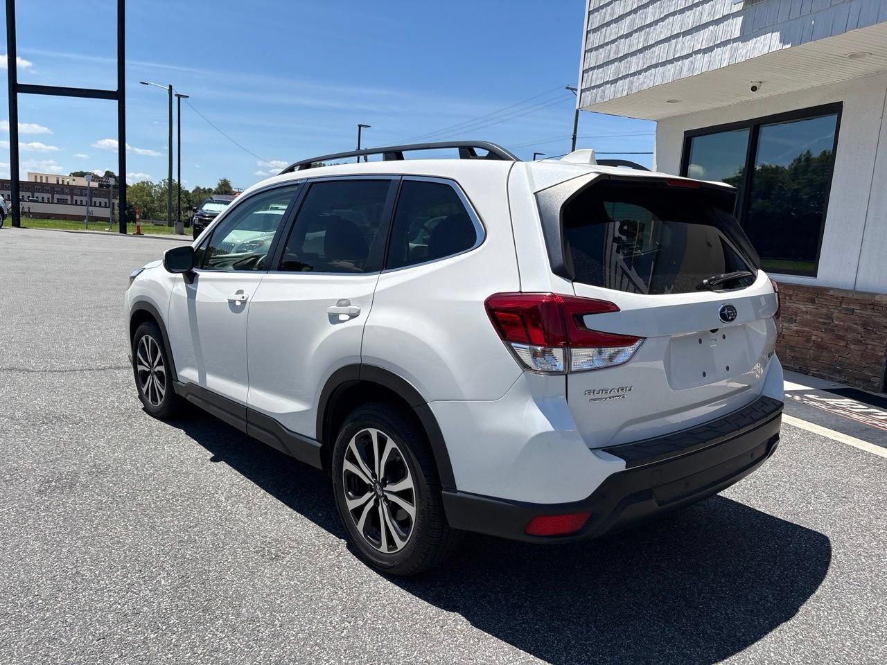 Used 2023 Subaru Forester Limited AWD/4WD image 7