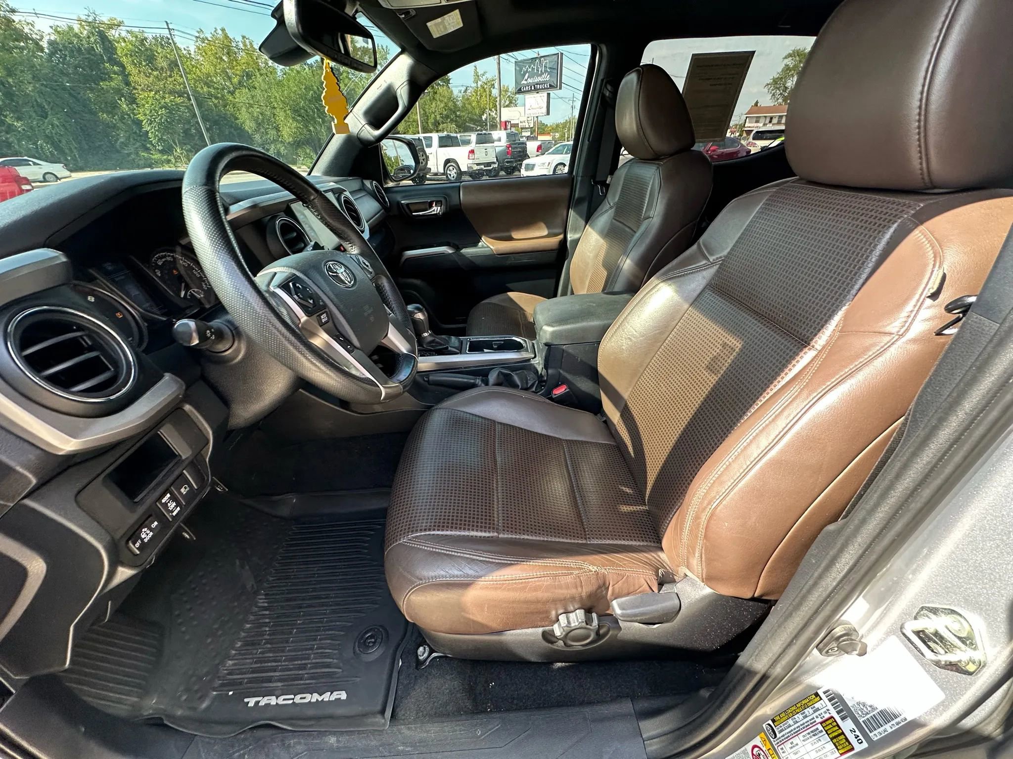 Used 2018 Toyota Tacoma Limited image 20