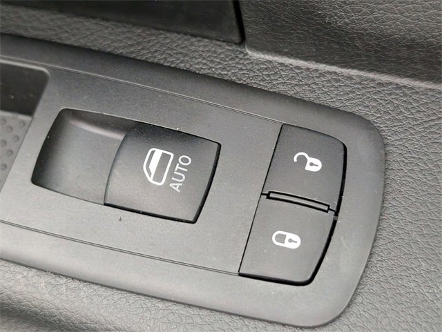 Used 2018 RAM 2500 Tradesman w/ Chrome Appearance Group image 31