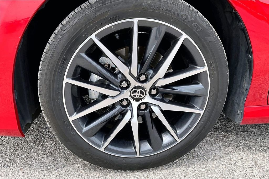 Used 2023 Toyota Camry XLE w/ Cold Weather Package FWD image 9