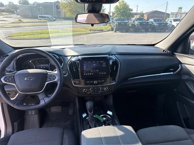 Used 2023 Chevrolet Traverse LT FWD image 27