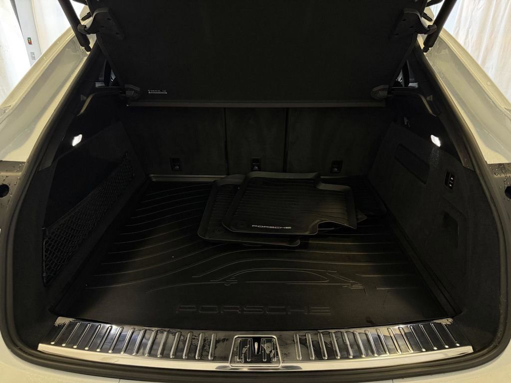 Certified 2023 Porsche Cayenne Turbo AWD/4WD image 28